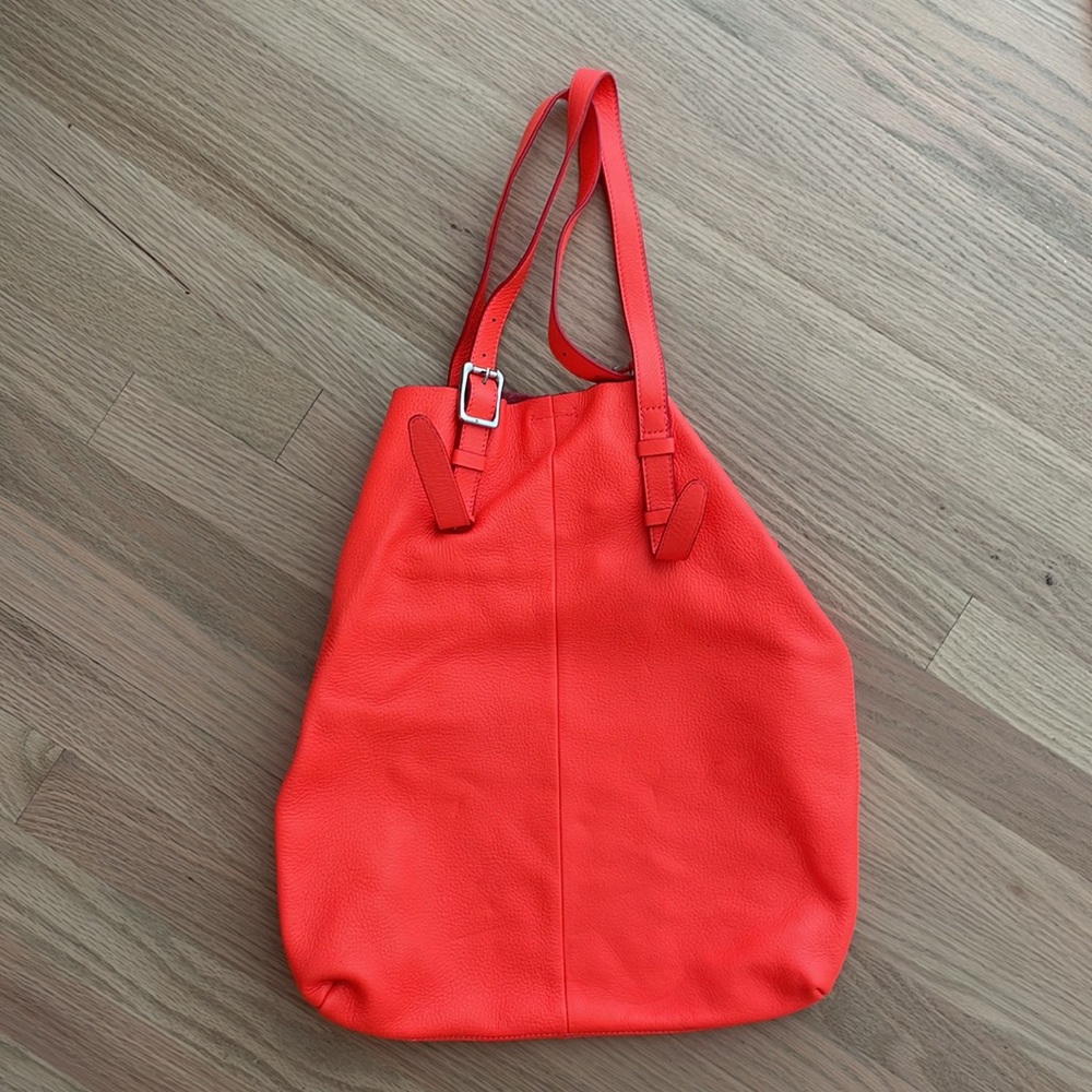 Super cute like new leather bag